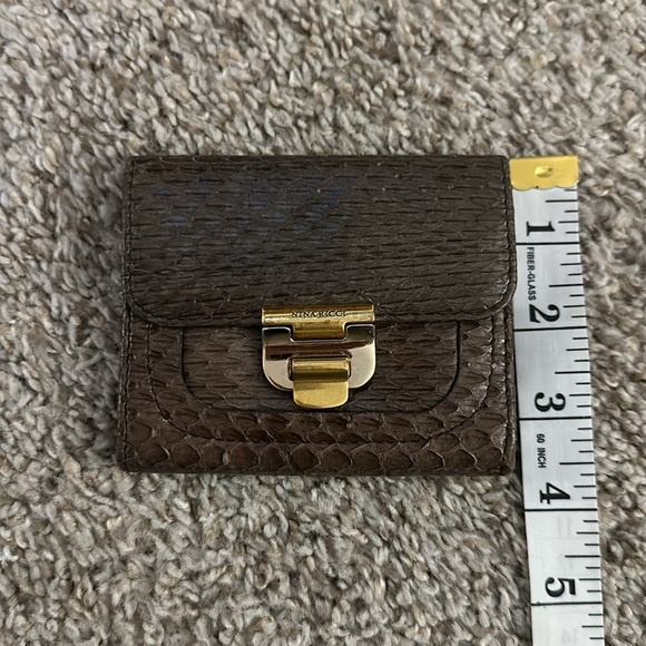 Nina Ricci Vintage 80’s 90’s Taupe/Brown Snake Leather Small Wallet - Picture 15 of 15